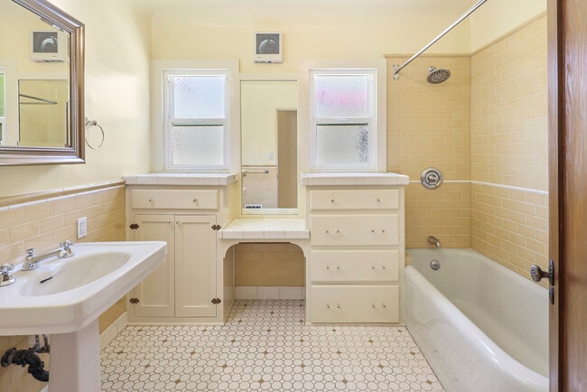 Bathroom with bathtub/shower - 2207 E Mountain St
