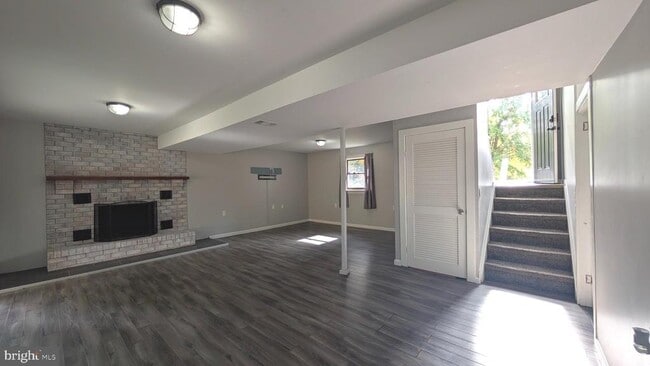 Building Photo - 922 Petinot Pl