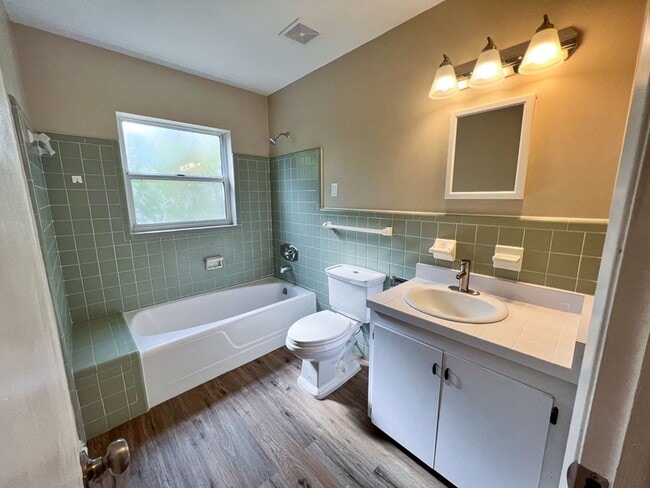 Building Photo - Pet Friendly 3BR/2BA NW Gainesville Home - Available mid-July!