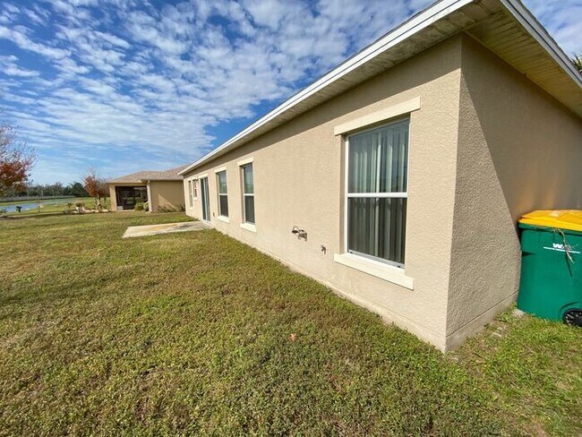 Building Photo - Bella Pointe-Yacht Club Drive Kissimmee, F...