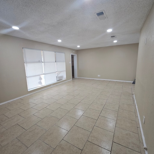 Building Photo - 2601 Verde Ave