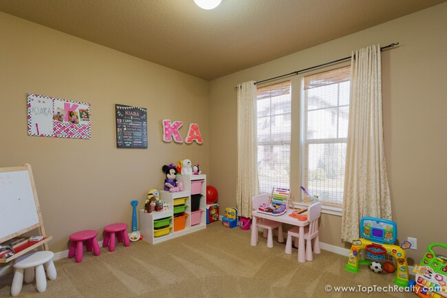 Building Photo - Stunning 3BD | 3BA | Luxury Single Family Home in Orenco | Near Intel & Park | Fenced Yard I Sola...