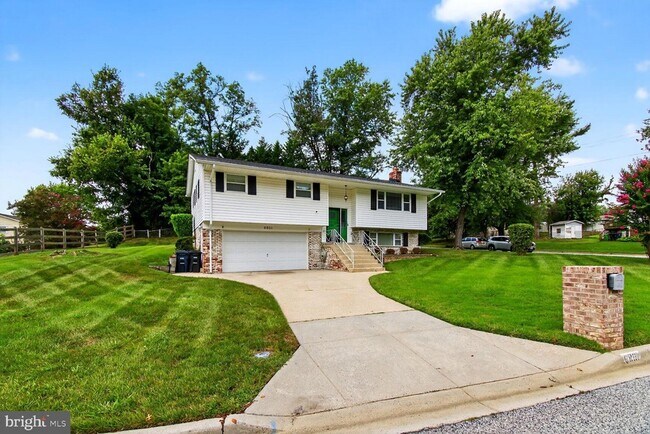 Building Photo - 6801 Trowbridge Pl