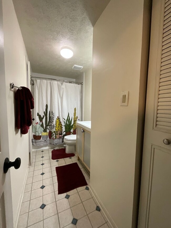 Building Photo - Beautiful 2BR 2BA 3 level townhome located in the Bowling Brook Farms Community