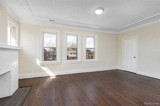 Building Photo - 3217 Elmhurst St