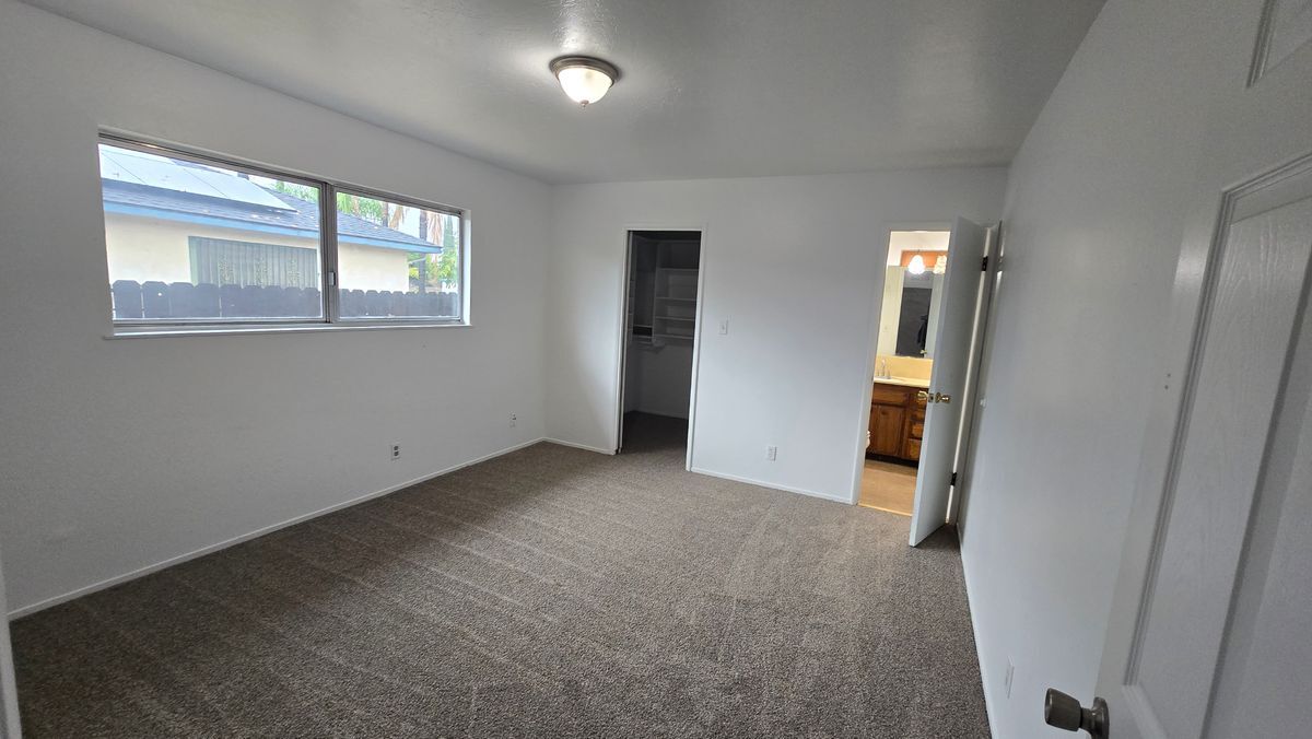 Building Photo - 4184 N Briarwood Ave