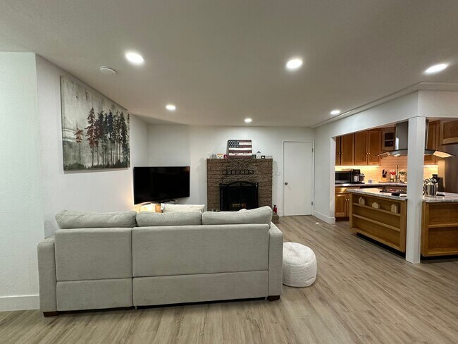 Building Photo - 1083 Aspenwald Rd