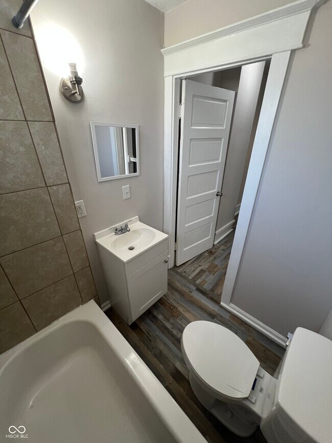 Building Photo - 3249 N Kenwood Ave