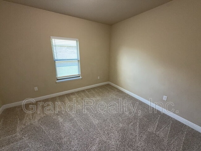 Building Photo - 4818 Dupont Cir