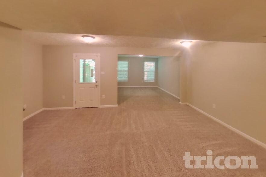 Building Photo - 9845 Bayline Cir