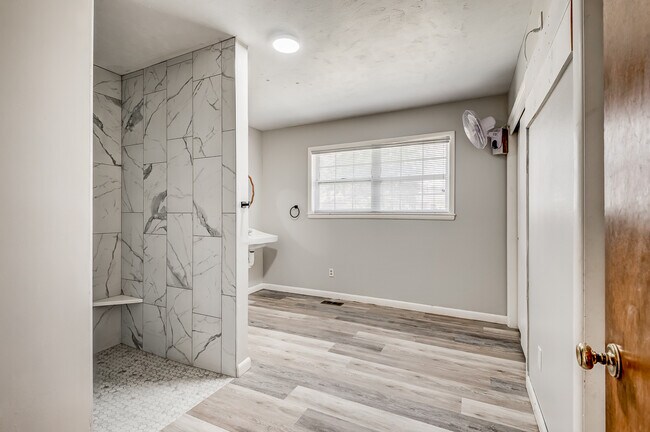 bathroom 1 - 27 Summit Cir