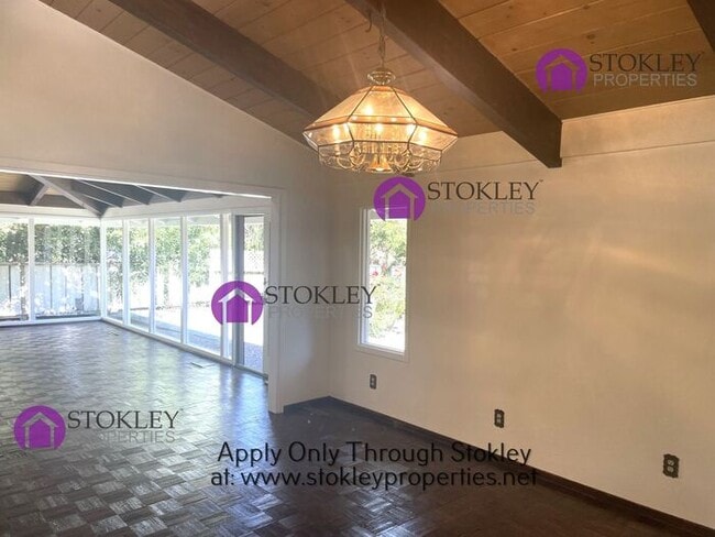 Building Photo - 137 Donna Maria Way