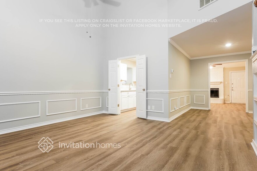 Building Photo - 1633 Summers Dr