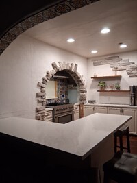 Building Photo - 864 Farr Ave