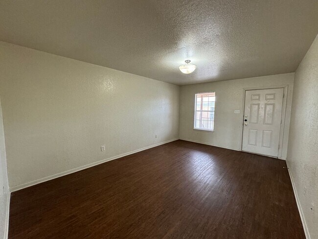 Building Photo - 3301 Barcelona Dr