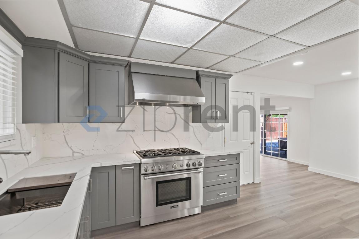 Building Photo - 3068 Nightingale Pl