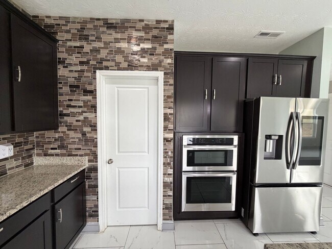 Building Photo - Newly Built 4-Bedroom Home for Rent in Old Heritage Neighborhood – Shelbyville, KY