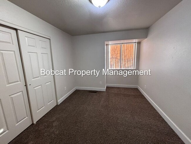 Building Photo - 988 Blue Ridge Dr