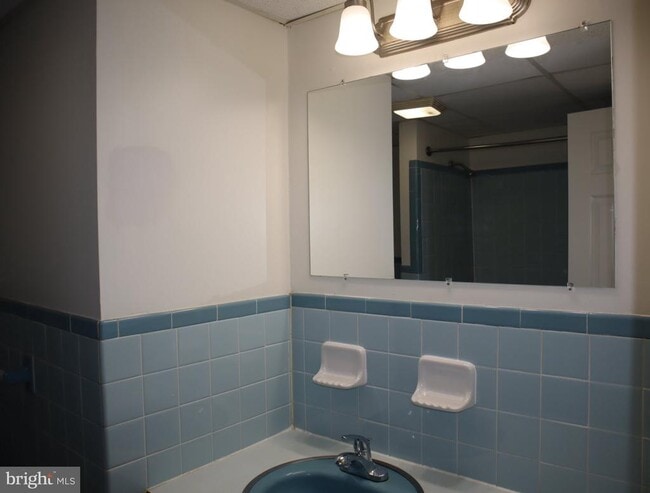 Building Photo - 319 Camden Ave