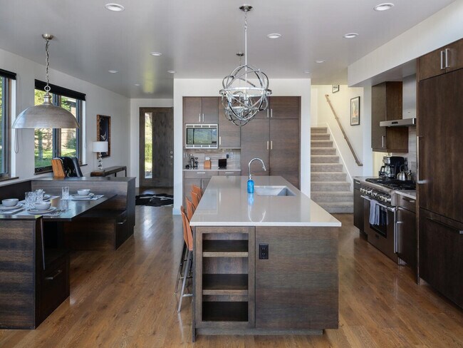 Building Photo - 6 Silver Peaks Dr