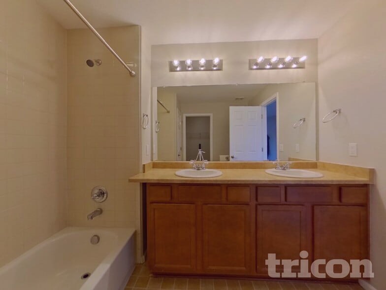 Building Photo - 7191 S Oak Hill Cir