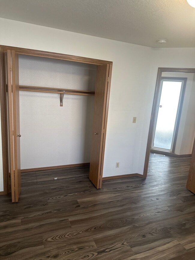 Building Photo - Tranquil & delightful 3-bedroom, 2-bathroom home that offers both comfort and convenience with it...