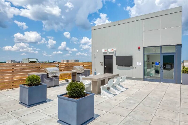 Building Photo - 2360 N California Ave