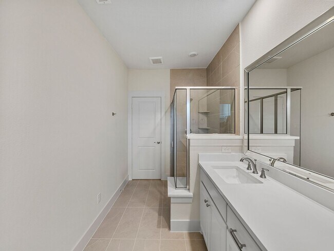 Building Photo - 917 Emerling Dr