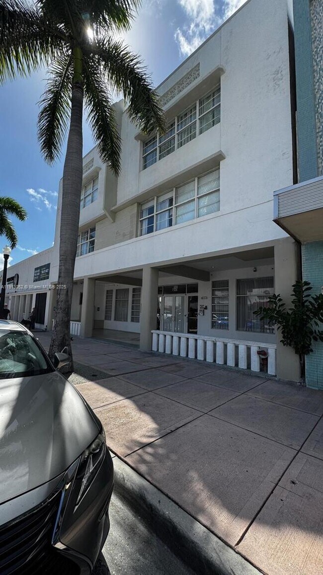 Building Photo - 7326 Collins Ave