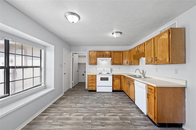 Building Photo - 465 Rainier St