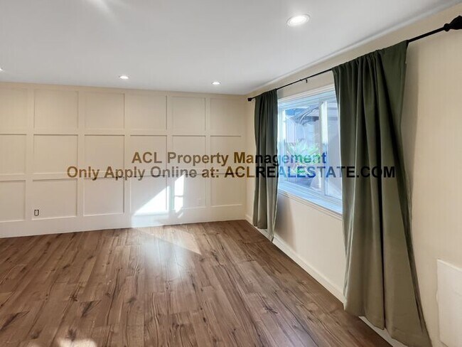 Building Photo - 2 Houses, 1 Price. Nicely Updated Single Family Home with ADU