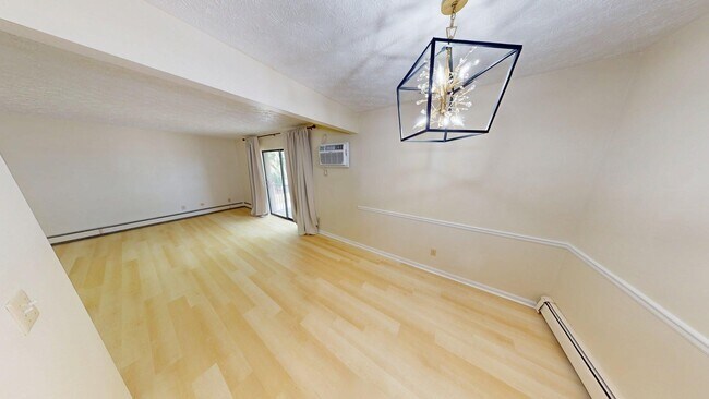 Building Photo - Excellent Location! Canfield, 2 Bedroom Re...