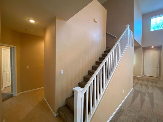 Building Photo - Gorgeous Rhodes Ranch Country Club home in Guard Gated Community!