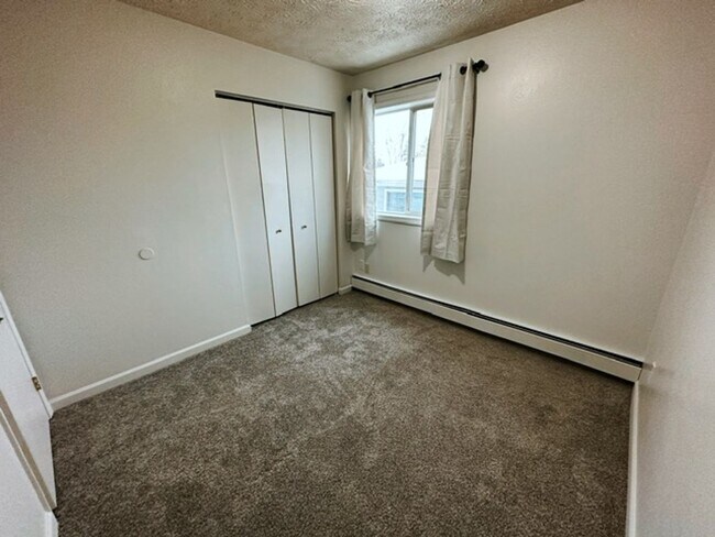 Building Photo - 3012 W 33rd Ave