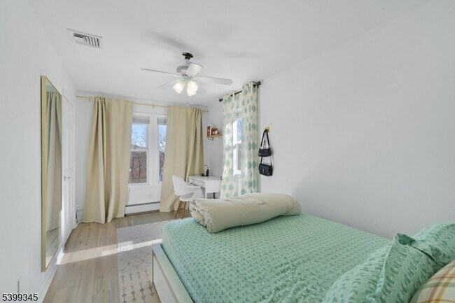 Building Photo - 499 Diamond Spring Rd