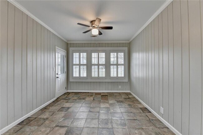 Building Photo - 8 Highland Ln