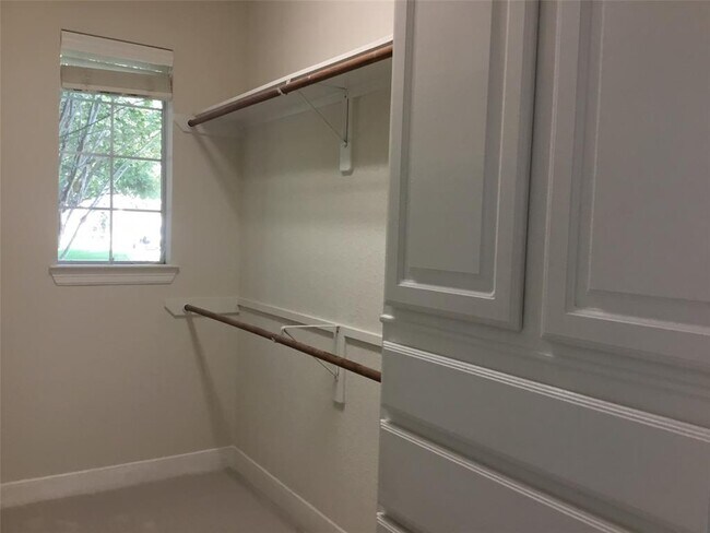 Building Photo - 4810 N Pine Brook Way