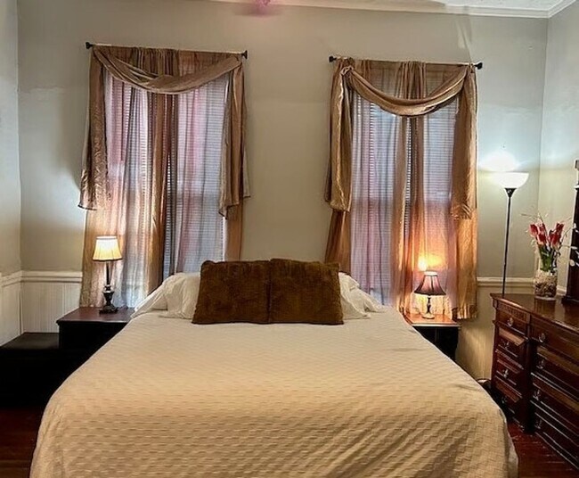 Building Photo - Charming 3BR House in Macon - Walk to Mercer Village and Tatnall Square Park!