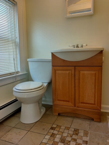 Building Photo - 25 Parkview Ave