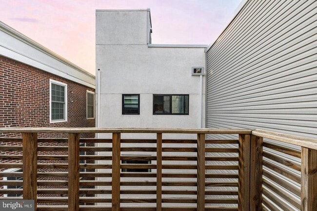 Building Photo - 2228 Frankford Ave