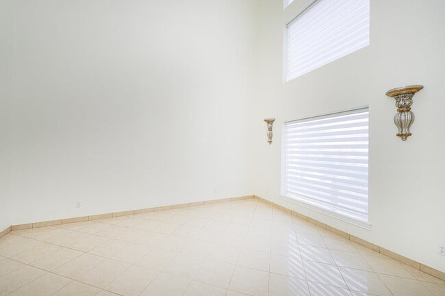 Building Photo - 314 Bordeaux Dr