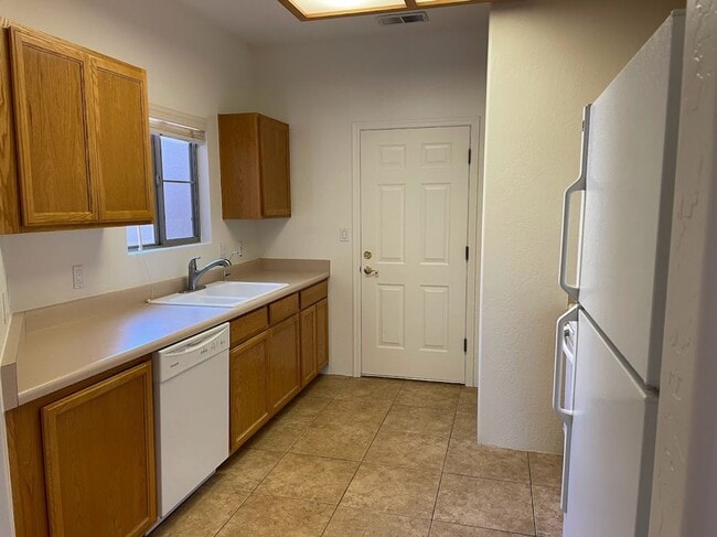 Building Photo - 811 Dusty Rose Dr