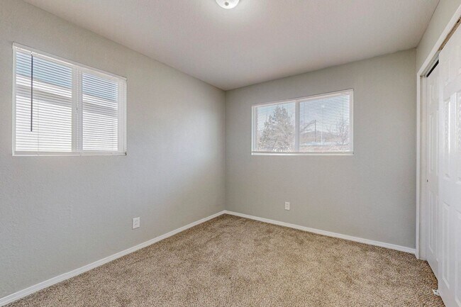 Building Photo - NE Mid-Century Modern 3 Badroom 1.5 Bath with garage