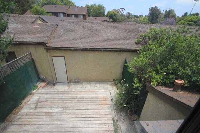 Building Photo - MOVE IN READY!! Charming 3-Bedroom Townhom...