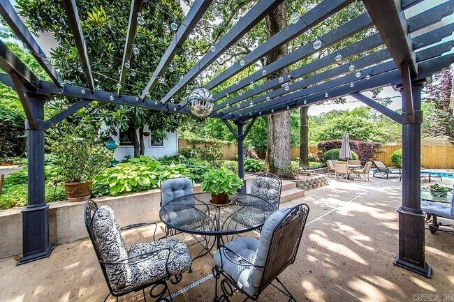 Building Photo - 1717 N University Ave