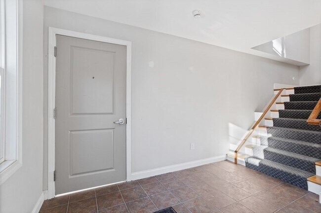 Building Photo - 144 Lincoln Rd