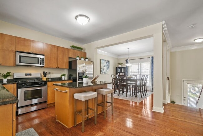 Building Photo - Woodbury Falls Luxury Townhome