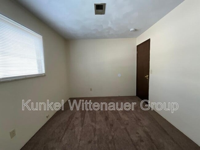 Building Photo - 429 Ponderosa Ave