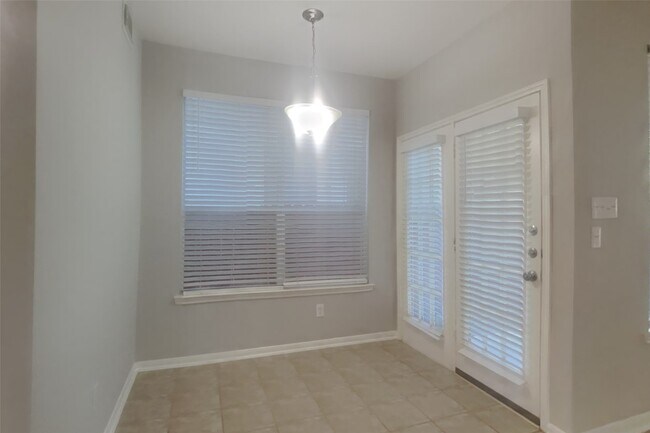 Building Photo - 3631 Royal Royce Dr