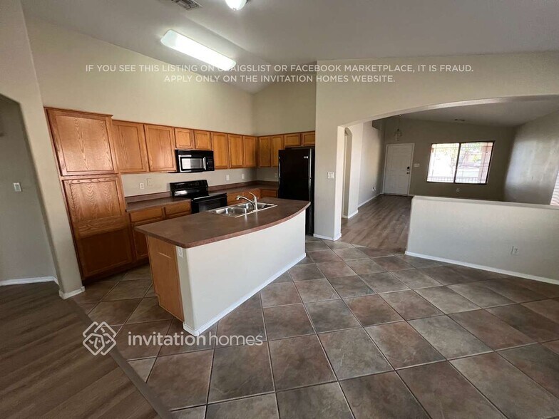 Building Photo - 15021 N Gil Balcome Ct